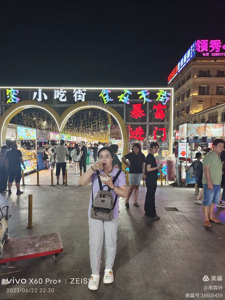—哈密小吃街:皇后天街和吐鲁番坎儿井